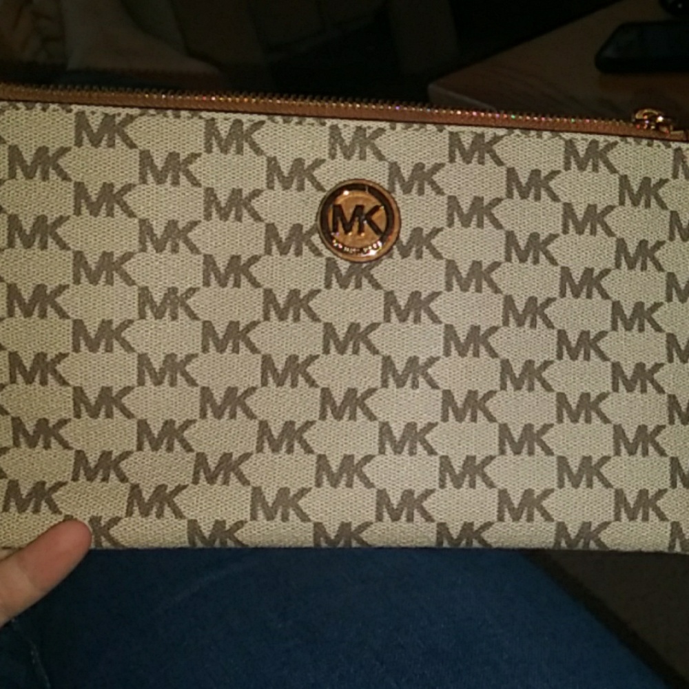 Gently used Michael Kors large wristlet!!